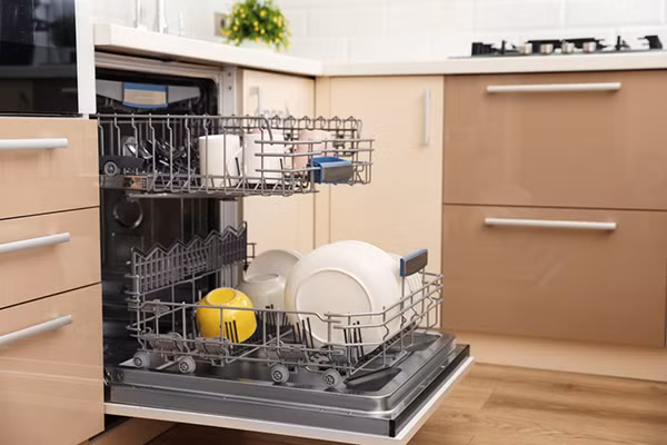 Máy rửa bát “cứu tinh” của các bà nội trợ - Ảnh minh họa Máy rửa bát “cứu tinh” của các bà nội trợ - Ảnh minh họa