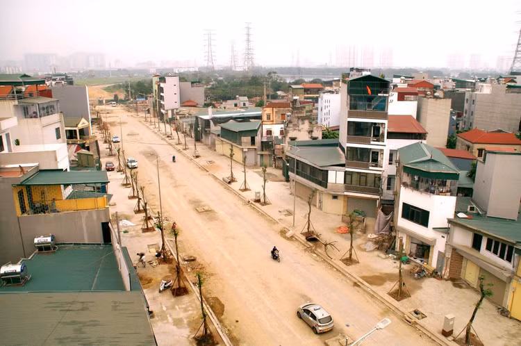 Dự án xây dựng đường nối khu đô thị Đồng Tàu - Tam Trinh có chiều dài 1,9 km, mặt cắt ngang 30m với 4 làn đường đang gấp rút thi công. Sau khi giải phóng mặt bằng, một số ngôi nhà có phần còn lại diện tích quá nhỏ hoặc hình thù méo mó. Dự án xây dựng đường nối khu đô thị Đồng Tàu - Tam Trinh có chiều dài 1,9 km, mặt cắt ngang 30m với 4 làn đường đang gấp rút thi công. Sau khi giải phóng mặt bằng, một số ngôi nhà có phần còn lại diện tích quá nhỏ hoặc hình thù méo mó.
