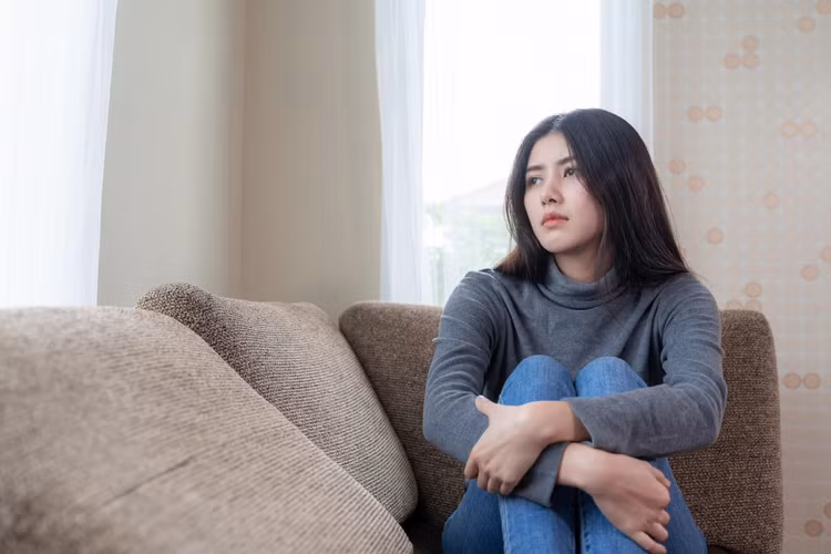 Chị Tươi suy sụp vì quyết định đầu tư sai lầm của mình (Ảnh minh họa) Chị Tươi suy sụp vì quyết định đầu tư sai lầm của mình (Ảnh minh họa)