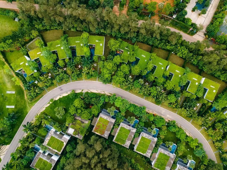 Bên cạnh yếu tố về mật độ và tỉ lệ xây dựng, các resort của Flamingo lấy lòng du khách dựa trên nguyên lý lấy thiên nhiên làm nền tảng, sử dụng các nguyên vật liệu xanh để tạo ra một hệ sinh thái lý tưởng cho cuộc sống.
