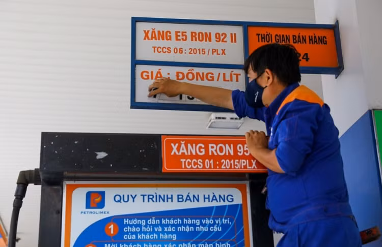 Giá xăng tăng gần 100 đồng/lít từ 15h hôm nay 3/4. Ảnh VOV