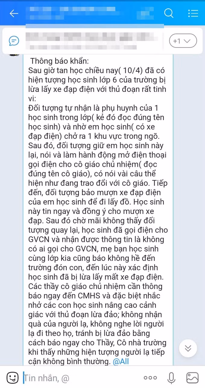 Tin nhắn cảnh báo của phụ huynh trường Trường THCS Phan Chu Trinh (quận Ba Đình). Ảnh: Dân trí
