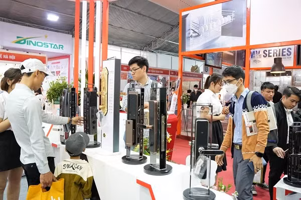 Thị trường khóa cửa điện tử hiện nay khá đa dạng Thị trường khóa cửa điện tử hiện nay khá đa dạng