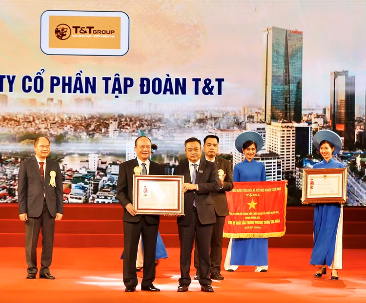 Tập đoàn T&T Group vinh dự được trao tặng Huân chương Lao động hạng Ba vì những thành tích xuất sắc trong công tác phòng chống dịch COVID-19. Tập đoàn T&T Group vinh dự được trao tặng Huân chương Lao động hạng Ba vì những thành tích xuất sắc trong công tác phòng chống dịch COVID-19.