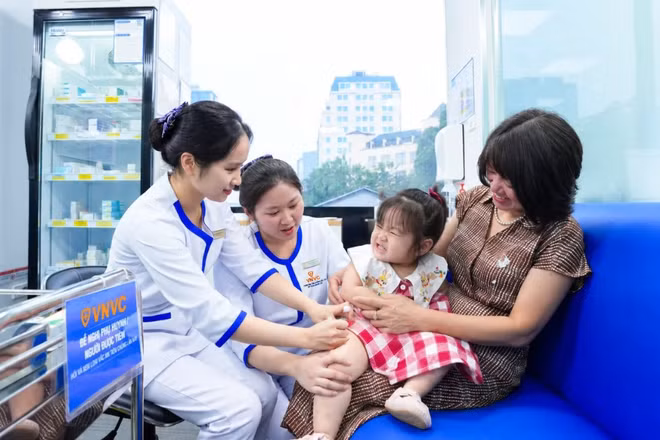 Việt Nam lần đầu tiên triển khai vắc xin phòng tay chân miệng EV71