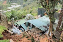 Bờ taluy cao 5m đổ sập do mưa lớn tại Đà Lạt