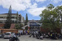 Xôn xao thông tin thực phẩm không đảm bảo vào bếp bán trú tiểu học