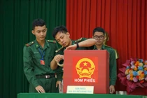 Hàng trăm cán bộ, chiến sĩ biên phòng bỏ phiếu bầu cử sớm tại Lâm Đồng