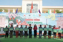 Chương trình Xuân biên phòng 2026 tại Lâm Đồng mang yêu thương đến người dân