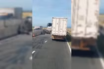 Tai nạn trên cao tốc Vĩnh Hảo – Phan Thiết, một tài xế mắc kẹt trong cabin