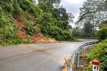 Quốc lộ 28 qua Sơn Điền bị vùi lấp, đèo Gia Bắc tê liệt sau đêm mưa lớn