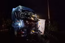 Xe container mất thắng lao vào xe tải, đèo Bảo Lộc tê liệt 