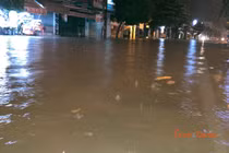 Ngập diện rộng sau mưa lớn tại Lâm Đồng, giao thông tê liệt