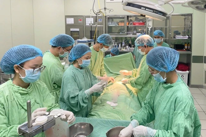 Bệnh viện TW Huế thành công ca ghép tủy thứ 15 cho bé 7 tuổi mắc Thalassemia