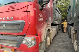 CSGT Phú Thọ xử lý xe quá tải lợi dụng giờ giao ca để né kiểm soát