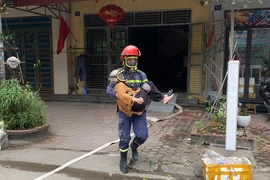 Cứu hộ nhanh vụ cháy tại Phú Thọ, cụ bà 92 tuổi thoát hiểm an toàn