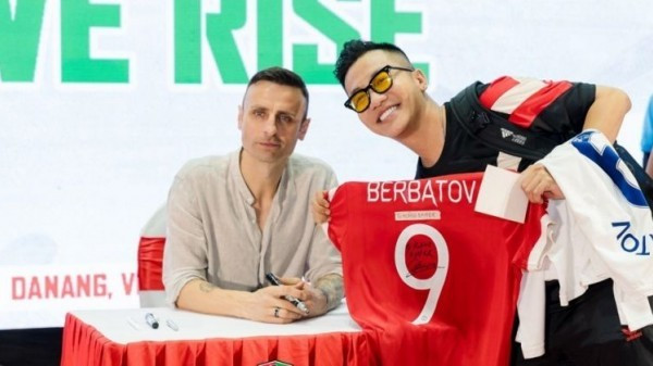 Dimitar Berbatov và cuộc hội ngộ đậm chất cảm xúc với người hâm mộ Việt Nam tại Đà Nẵng