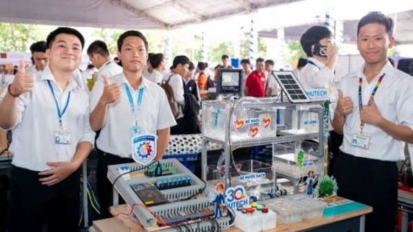 Sinh viên săn việc, trình tài tại HUTECH TECHSHOW 2025