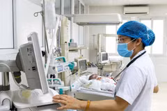 Bé mắc tim bẩm sinh vượt cửa tử sau 22 ngày hồi sức tích cực