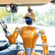 Robot hình người VinDynamics thử nghiệm thực tế tại Vinpearl Safari Phú Quốc