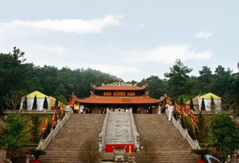 Chu Van An-tempelet på Phuong Hoang-fjellet (Chi Linh, Hai Duong). Foto: BTLS. chu-van-an-3.jpg