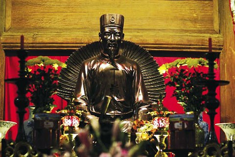 Statue av Chu Van An i Litteraturtempelet (Hanoi). Foto: BTLS. chu-van-an-2.jpg