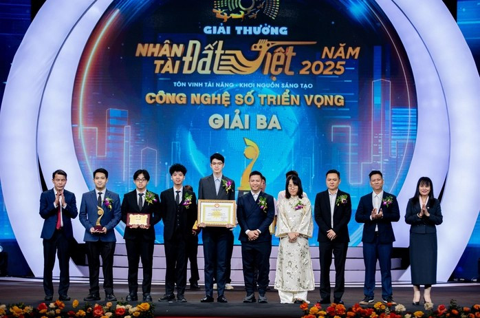 Công cụ nhận diện website lừa đảo bằng trí tuệ nhân tạo do nhóm tác giả trẻ đến từ Công ty Chống lừa đảo thực hiện đạt giải ba trong hệ thống sản phẩm Công nghệ số triển vọng. chong-lua-dao.png