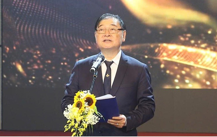 Dr. Phan Xuan Dung, ordförande för VUSTA, ordförande för VIFOTEC-fonden och ordförande för tävlingsstyrkommittén, höll öppningstalet. phan-xuan-dung.jpg