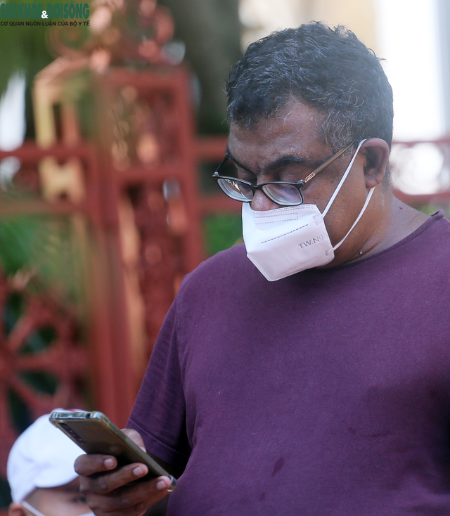 [Ảnh] Hà Nội tiếp tục lấy mẫu xét nghiệm SARS-CoV-2 trên diện rộng, quyết "truy lùng" hết F0 - Ảnh 9.