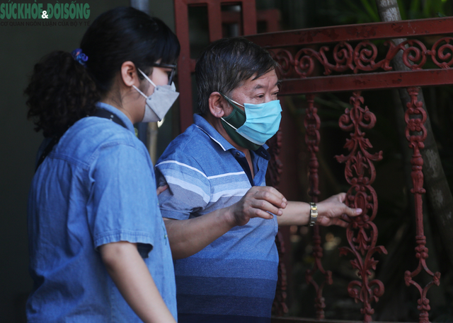 [Ảnh] Hà Nội tiếp tục lấy mẫu xét nghiệm SARS-CoV-2 trên diện rộng, quyết "truy lùng" hết F0 - Ảnh 4.