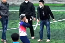 Có xử lý hình sự vụ cầm kiếm đe dọa người trên sân bóng?