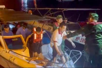 Cứu thành công 6 thuyền viên bị nạn trên vùng biển Cát Bà