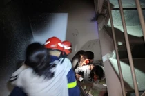 Cháy nhà trọ 6 tầng ở Hà Nội, 7 người mắc kẹt