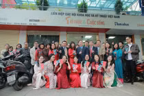 Chủ tịch Phan Xuân Dũng thăm, chúc Tết Báo Tri thức và Cuộc sống