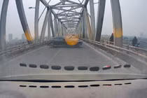 Quay đầu trên cầu Chương Dương, tài xế ô tô bị xử phạt nặng