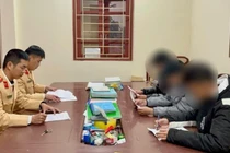 Nhóm thanh niên lạng lách, đánh võng, thách thức CSGT ở Lạng Sơn