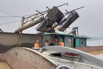 Hà Nội: Triệt phá vụ khai thác cát trái phép lớn trên sông Hồng