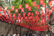 Hà Nội rực rỡ cờ hoa chào mừng đại lễ 30/4