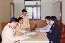 Khởi tố vụ vợ mua GPLX giả cho chồng sử dụng ở Hà Nam