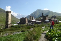 Ngôi làng Trung cổ trên sườn núi hiểm trở, kiến trúc độc đáo nhất thế giới