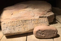 Sự thật chấn động thế giới về bảng chữ cái cổ nhất lịch sử loài người