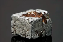 Đặc tính kỳ diệu của kim loại quý hiếm hơn vàng 30 lần