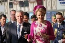  Nhà vua và Hoàng hậu Bỉ ngắm cảnh đẹp Cát Bà từ trên không