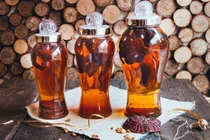 Trung Quốc: 4 người đàn ông nguy kịch sau bữa rượu thuốc