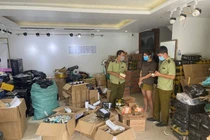 Xác minh thuốc nghi giả tại “chợ thuốc” Hà Nội