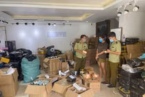 Xác minh thuốc nghi giả tại “chợ thuốc” Hà Nội