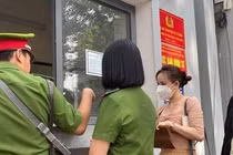 Sự thật hình ảnh ca sỹ Vy Oanh có mặt tại Công an TP HCM