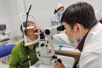 Lâm Đồng: Khám sàng lọc, thay thủy tinh thể miễn phí cho bệnh nhân