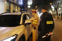 Theo chân các chiến sĩ công an tại chốt kiểm tra nồng độ cồn