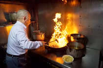 Phở Thìn Lò Đúc, Phở Thìn Bờ Hồ: Giống và khác nhau?! 